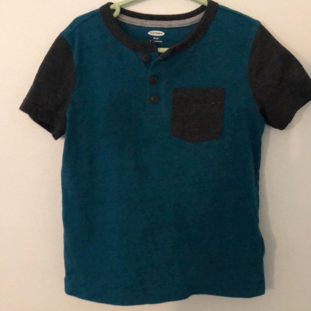 Old Navy boy’s t-shirt size 5